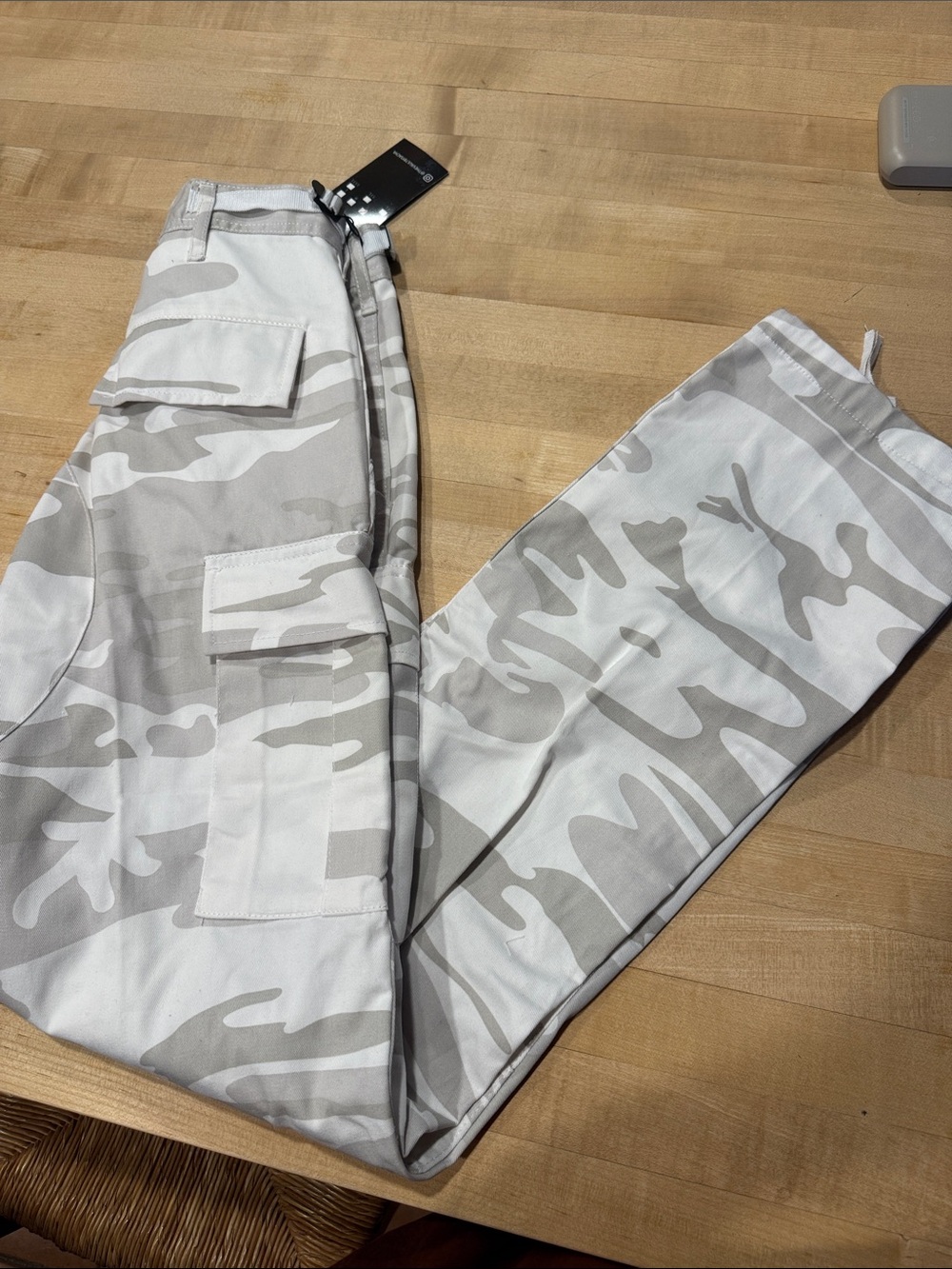 The Vault by Sacha cargo pants camo small NWT
